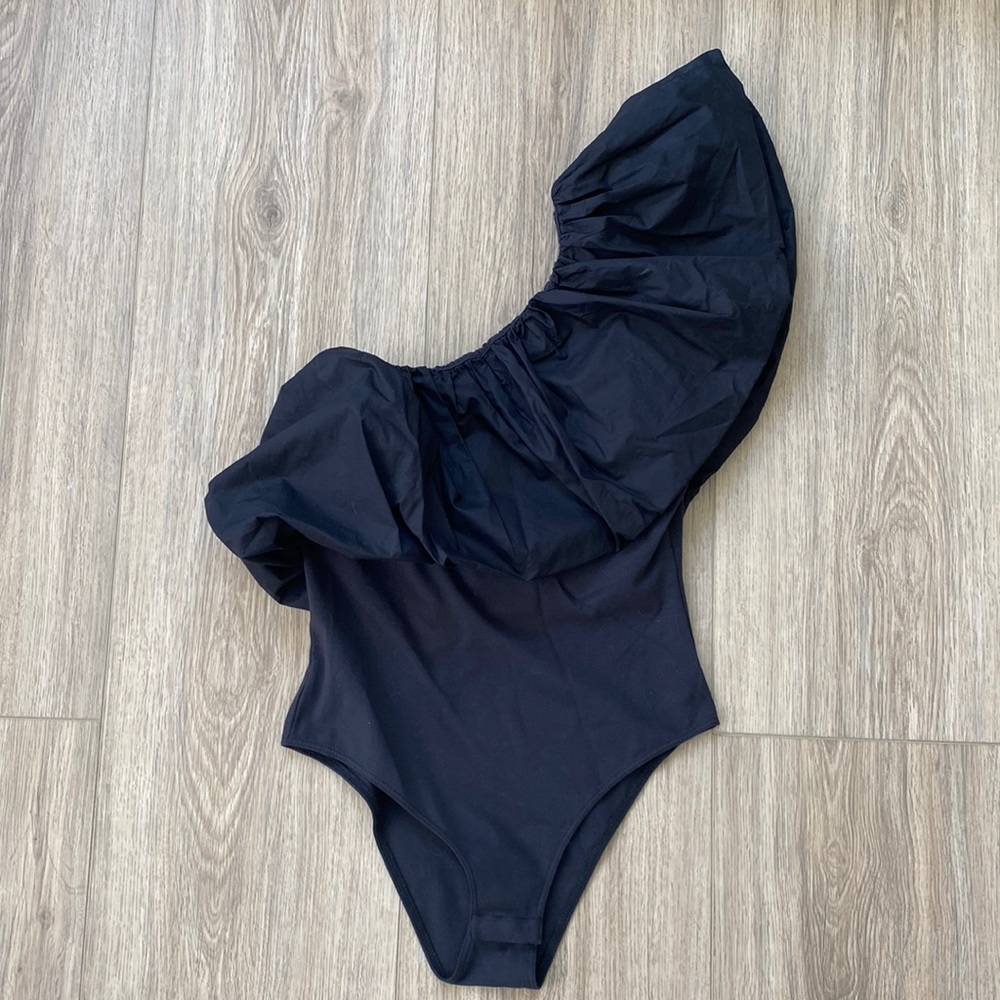 Black H&M one shoulder ruffle bodysuit, XS